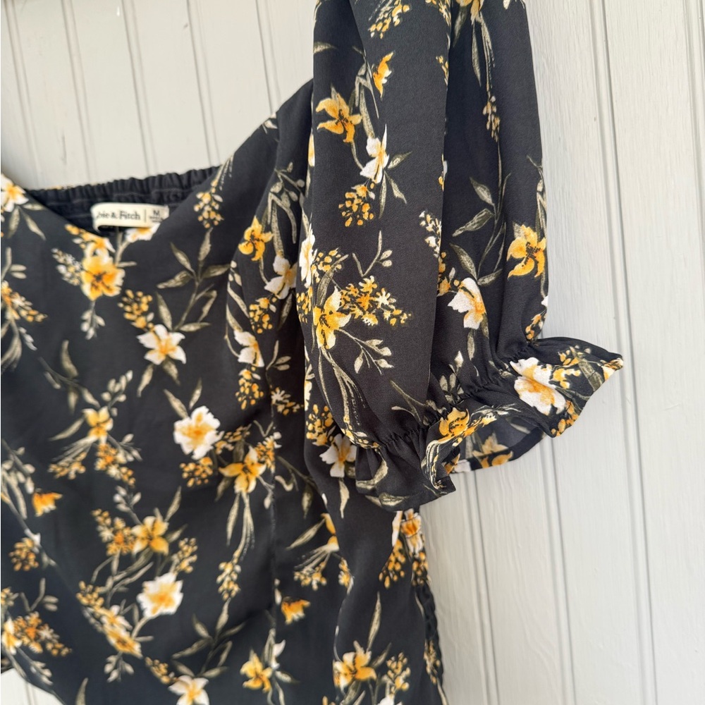 Abercrombie & Fitch Black and Yellow Floral cropped Blouse stretch - Picture 3 of 6